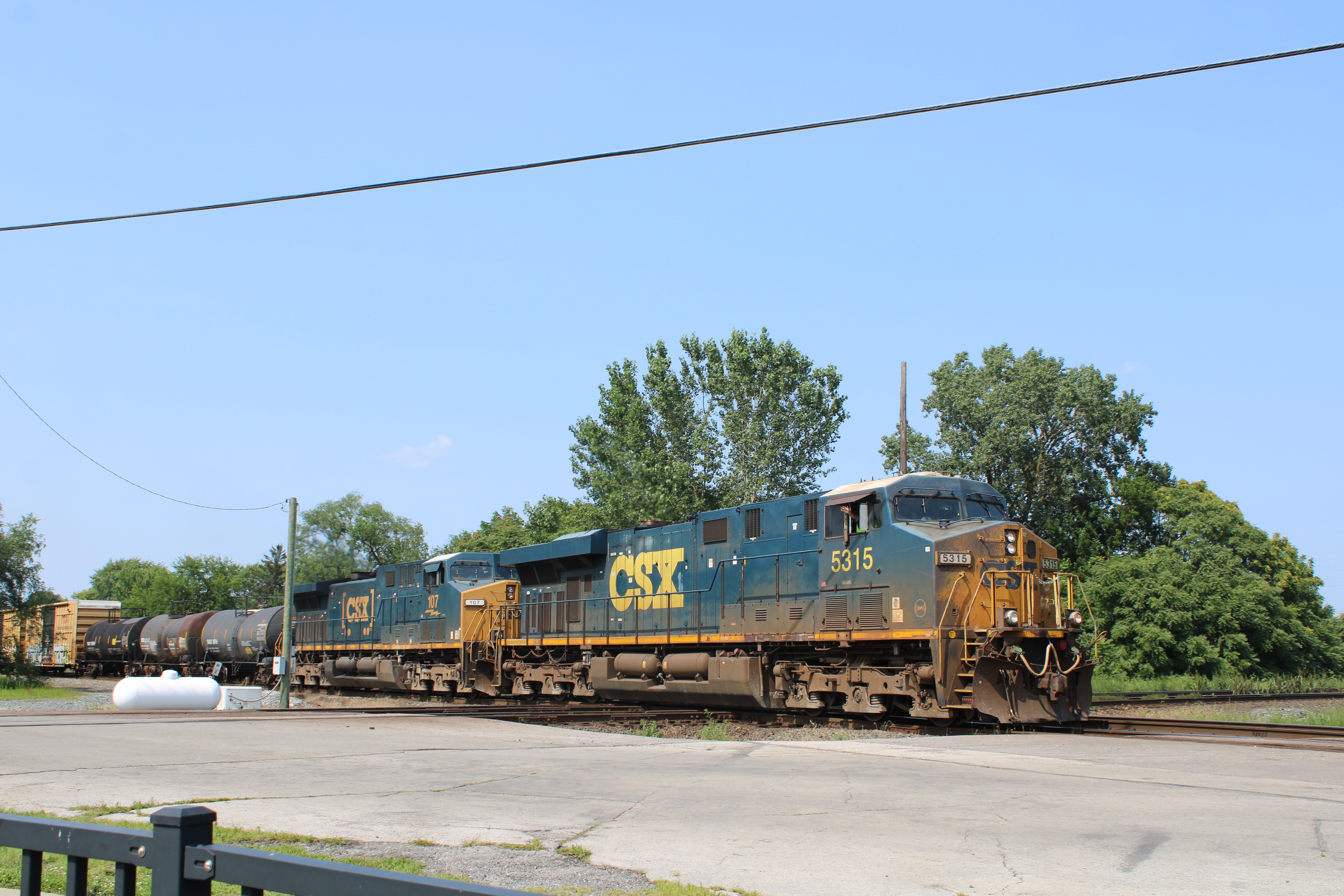 A CSX train crosses a railway diamond